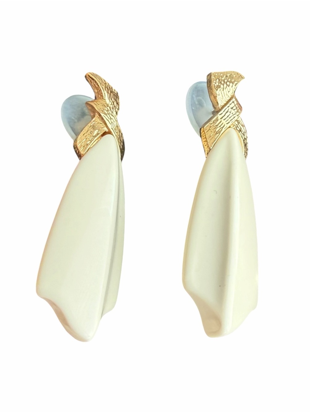 Vintage Trifari Cream and Gold Sculpted Drop Earrings